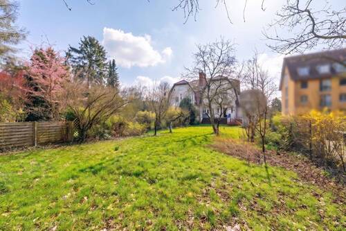 Garten mit Blick auf das Haus - 