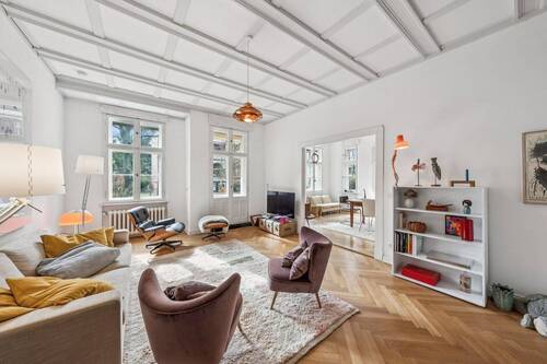 Wohnbereich - 9 Zimmer Doppelhaushälfte zum Kaufen in Berlin