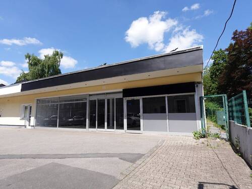 Bild 1 - RESERVIERT: TOP GELEGENES LADENLOKAL MIT VIEL VERKEHR, 6 PARKPLÄTZEN UND GROSSER FRONT (9120)