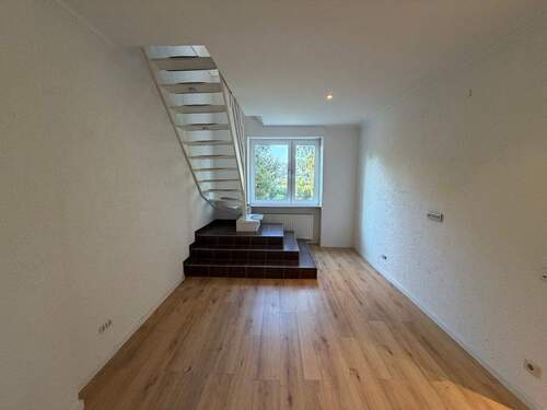 Durchgangszimmer - 4 Zimmer Etagenwohnung in Saarbrücken