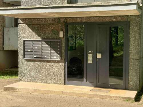 Hauseingang - 3 Zimmer Etagenwohnung zur Miete in Wiesbaden