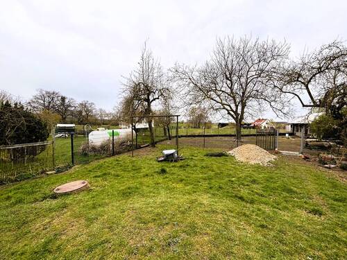 Grundstück linke Seite - 