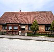 solides Bauernhaus mit viel Nebengelass auf großem Grundstück in der Mecklenburger Seenplatte - Rosenow / Luplow