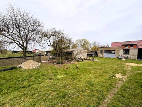 Grundstück rechte Seite - 