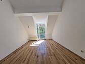 Wohnzimmer mit Balkon - 