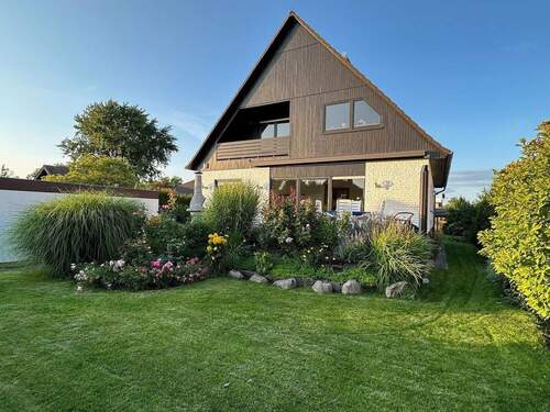 Hausansicht mit Vorgarten - Mehrfamilienhaus, Wohnhaus mit 173,00 m² in Berlin zum Kaufen