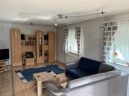 Wohnzimmer.jpg - 6 Zimmer Mehrfamilienhaus, Wohnhaus in Schlammersdorf