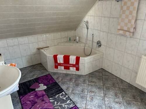 Bad.jpg - Mehrfamilienhaus, Wohnhaus mit 130,00 m² in Schlammersdorf zum Kaufen