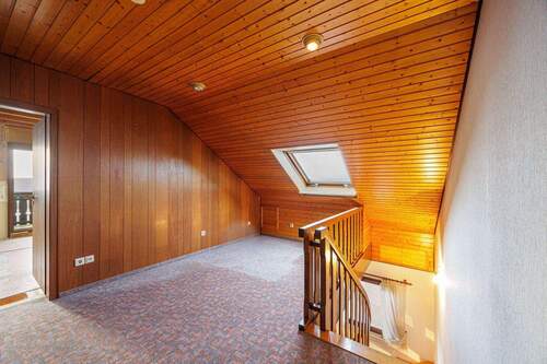 Flur Dachgeschoss - Einfamilienhaus mit 171,40 m&sup2; in Oberstenfeld zum Kaufen