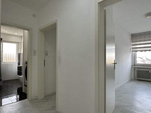 Flur - 3 Zimmer Etagenwohnung zum Kaufen in Detmold