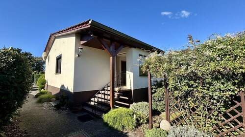 Eingang - Einfamilienhaus mit 120,00 m&sup2; in Dettmannsdorf zum Kaufen