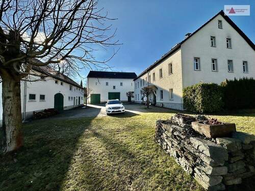 Innenhof - 1 Zimmer Mehrfamilienhaus, Wohnhaus zum Kaufen in Grünhainichen