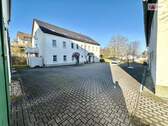 Innenhof - Mehrfamilienhaus, Wohnhaus mit 406,50 m&sup2; in Grünhainichen zum Kaufen
