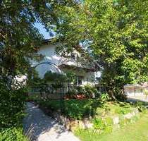 Vielseitiges Nutzungskonzept: Ensemble mit Wohnhaus, Werkhalle und Photovoltaik - Wohnen, Arbeiten & Vermieten in Hüfingen!