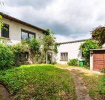 Einfamilienhaus mit Garage, Nebengelass und großem Grundstück - Weinböhla
