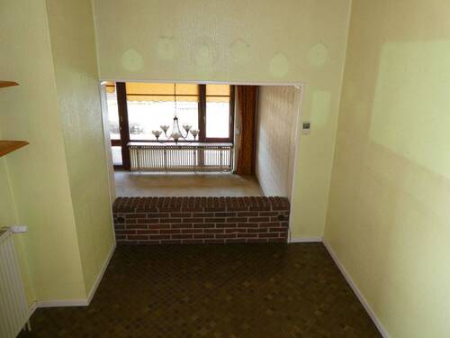 Essbereich mit Blick ins Wohnzimmer - 