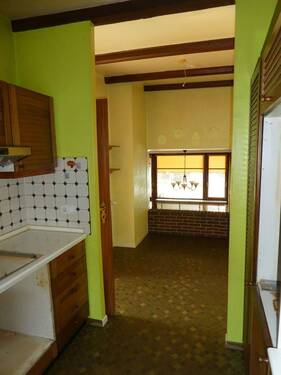 Ansicht aus Küche in Essbereich und Wohnzimmer - 