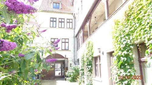 Blick aus dem Garten.JPG - 3-Zimmer-Wohnküche Plus - 755,00&nbsp;EUR Kaltmiete, ca.&nbsp; 105,00&nbsp;m&sup2;&nbsp;Wohnfl&auml;che