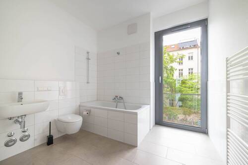 Badezimmer - Etagenwohnung mit 100,00 m&sup2; in Berlin zum Kaufen