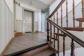 Treppenhaus - Etagenwohnung mit 90,60 m&sup2; in Berlin zum Kaufen