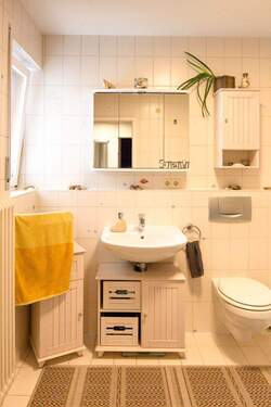 Das Tageslichtbad mit Wanne - 