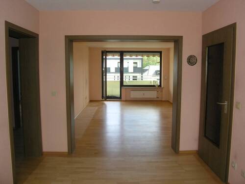 großzügiges Wohn-Esszimmer - 4-Zimmer-Eigentumswohnung mit Balkon und TG-Stellplatz