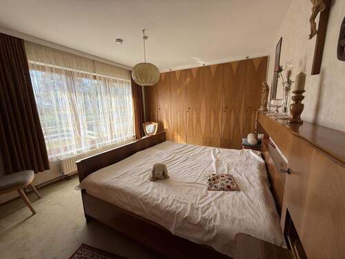Schlafzimmer EG mit Einbauschrank - 