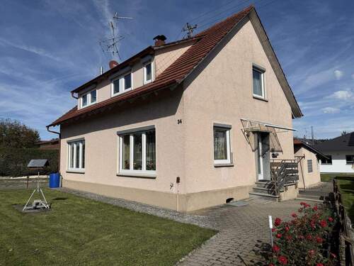 Hausansicht - Erfüllen Sie Ihren Traum vom Landleben!