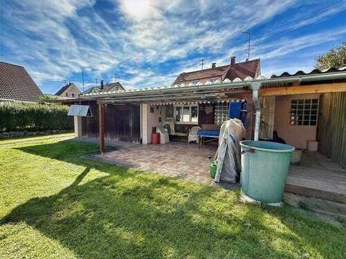 Rückseite Nebengebäude mit Pergola - 