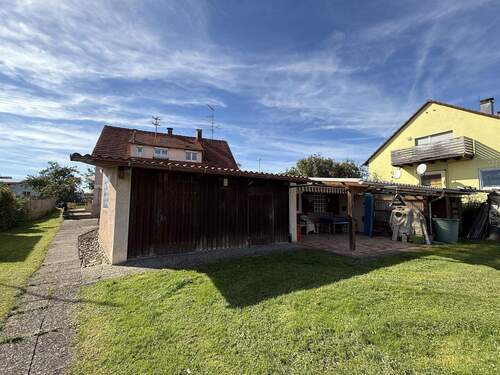 Rücksseite Nebengebäude mit Pergola - 