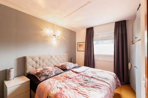 Schlafzimmer EG - Einfamilienhaus mit 187,00 m&sup2; in Bietigheim-Bissingen zum Kaufen