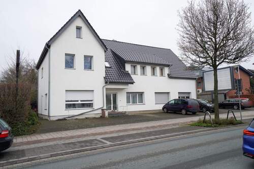 Front seitlich - 1 Zimmer Mehrfamilienhaus, Wohnhaus zum Kaufen in Salzkotten