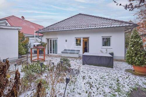 Rückansicht mit Terrasse - 