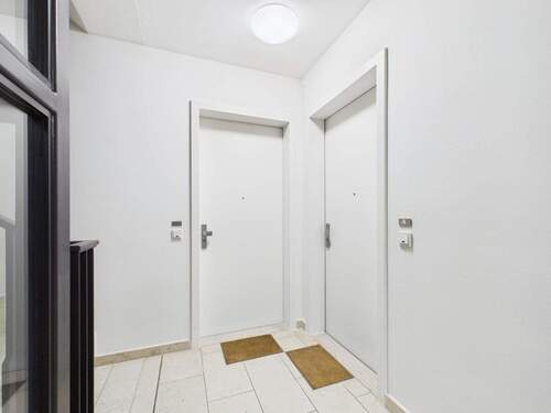 Eingangstür Wohnung rechts - 