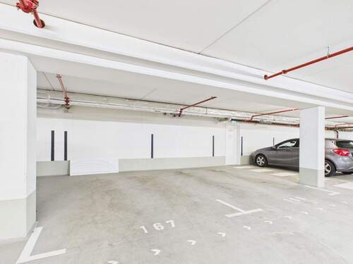 Tiefgaragnstellplatz - 
