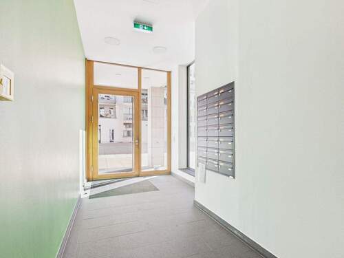 Eingangsbereich Gebäude - 