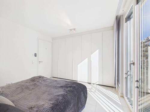 CAM03672G0-PR0193-STILL027 - 