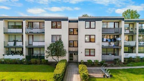 Hauseingang - 3 Zimmer Etagenwohnung zum Kaufen in Husum