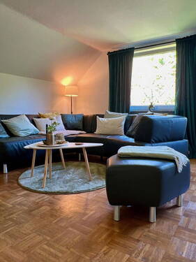 grosse Fenster im Wohnzimmer - 4 Zimmer Etagenwohnung zum Kaufen in Lübeck