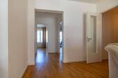Wohnzimmer mit Blick auf Zimmer 2 & 3 - 