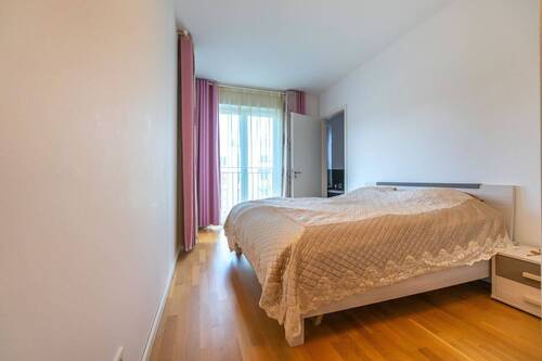 Zimmer 1 Blick zum Bad - 