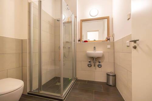 Bad mit Dusche - 