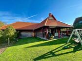 Haus mit Anbau (Garage) - 