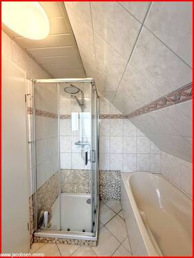 Badezimmer im Dachgeschoss - 