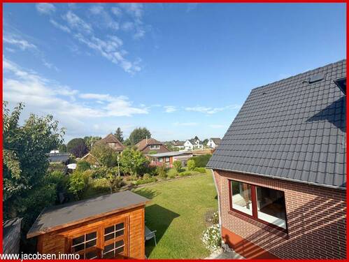 Ausblick von der Dachterrasse in den Garten - 