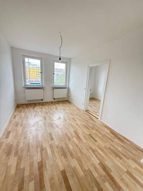 Wohnzimmer - Neu renovierte 3-Zimmer-Wohnung im Herzen von Fürth