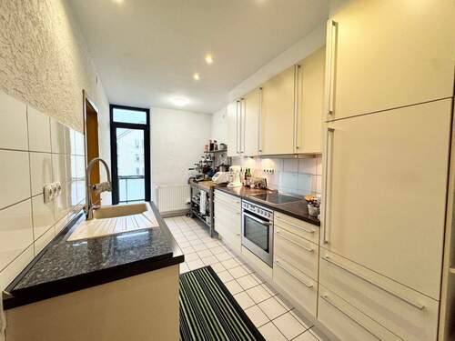 Küche mit Zugang zum Balkon - 3 Zimmer Etagenwohnung in Herne