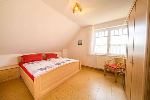 Schlafzimmer - Mehrfamilienhaus, Wohnhaus mit 120,00 m&sup2; in Borkum zum Kaufen