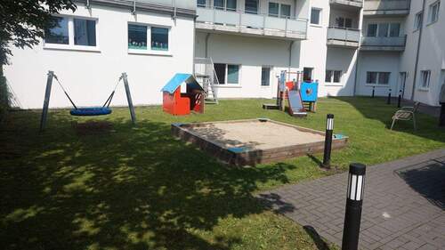 Garten mit Spielplatz - 