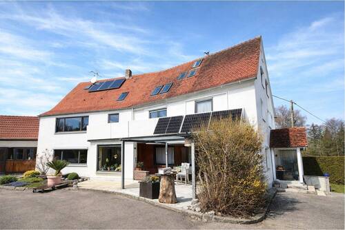 Hausansicht - 6 Zimmer Etagenwohnung in Fischach